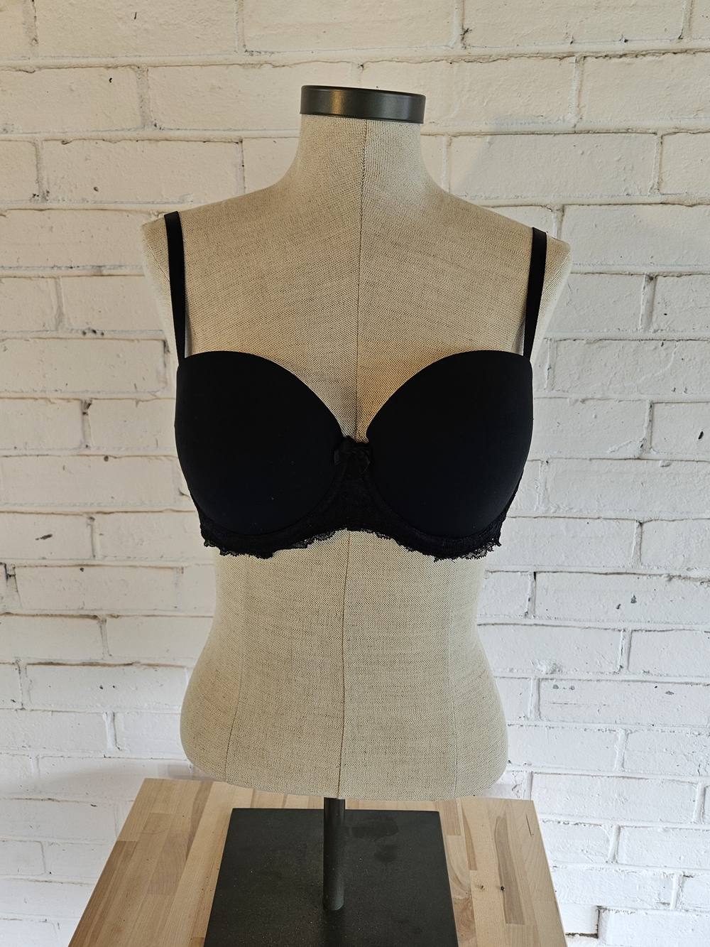 La Vie en Rose Lightly Lined Contour Bra Black Scalloped Lace Underwire 36D